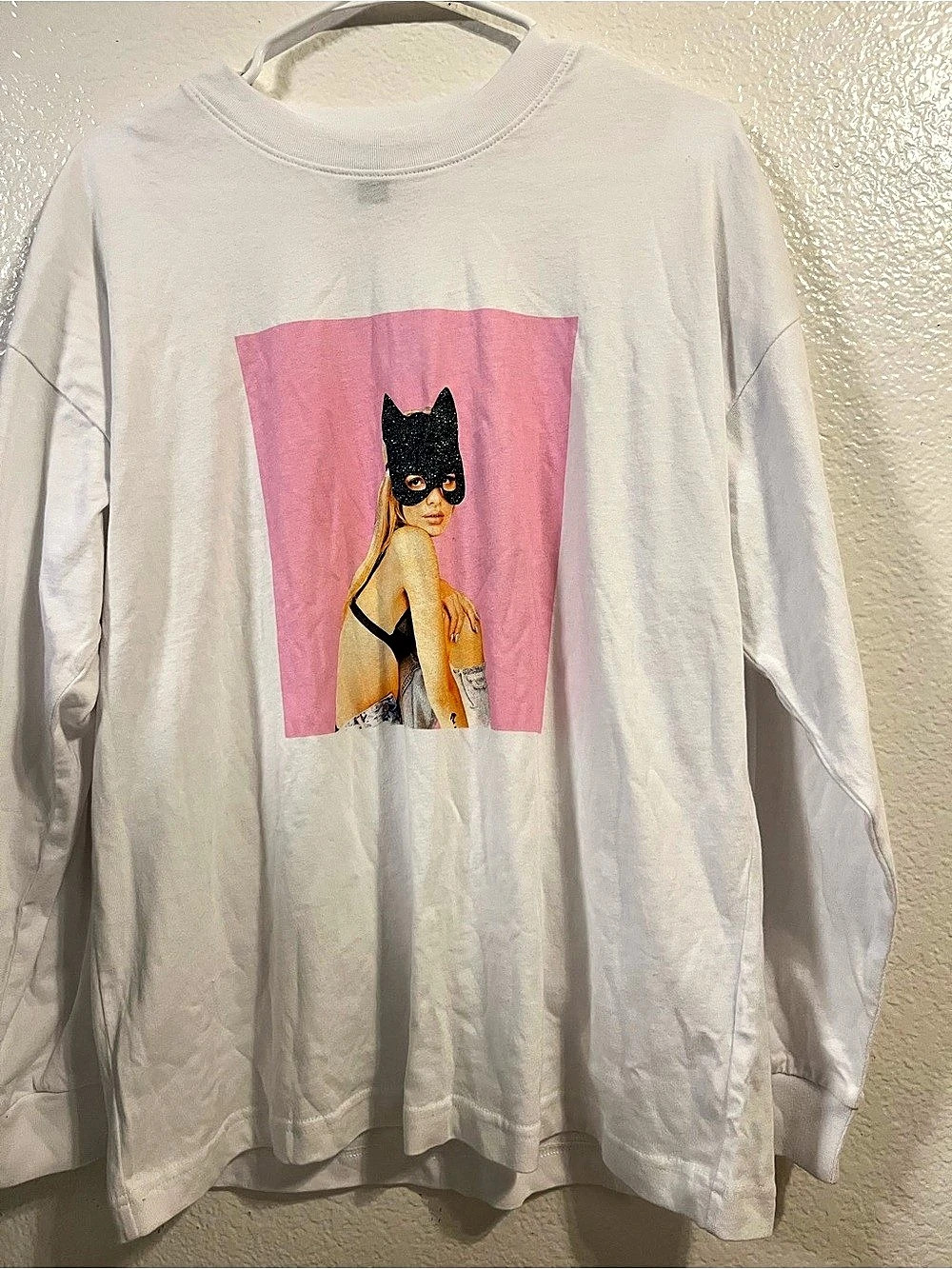 Forever 21 Ariana Grande Graphic Long Sleeve T-Shirt White & Pink Medium